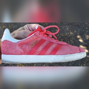 Adidas Gazelle Size 7 US. Red Pink. GPWC.